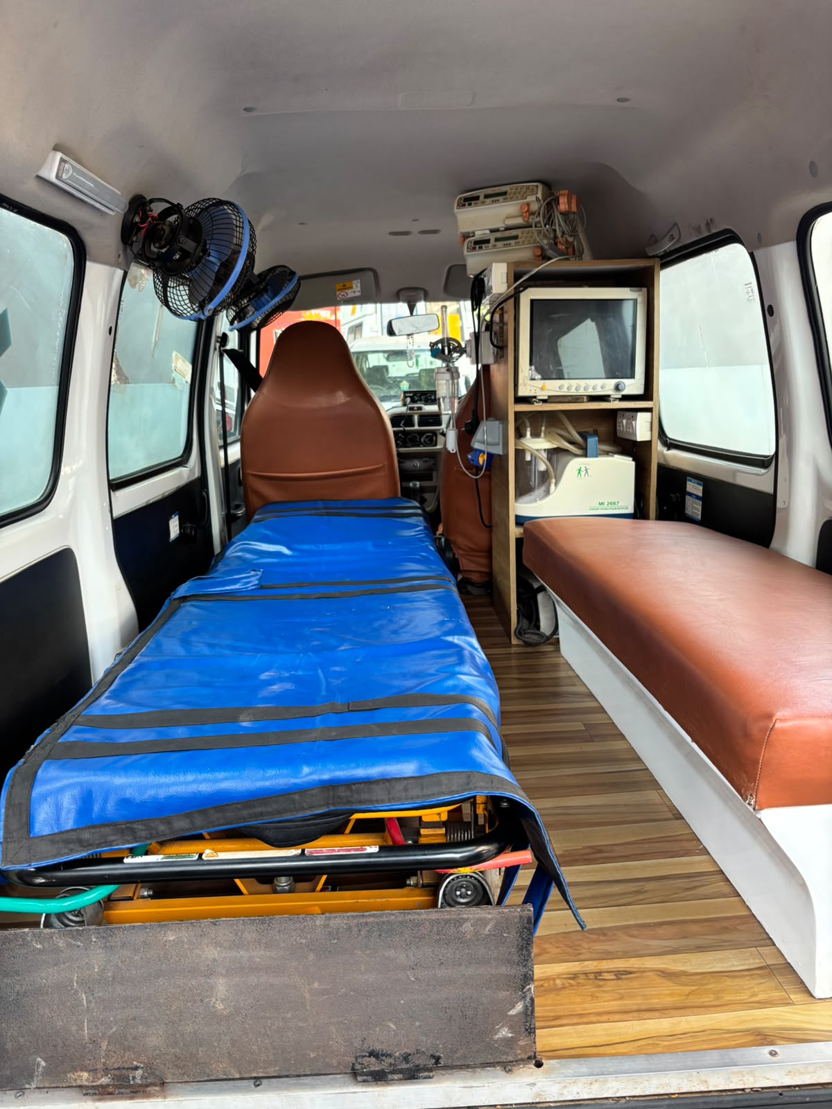 Freezer box ambulance vehicle